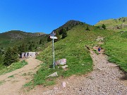 10 In salita prendiamo a dx sentiero 109, scenderemo a sx dal sent. 109A